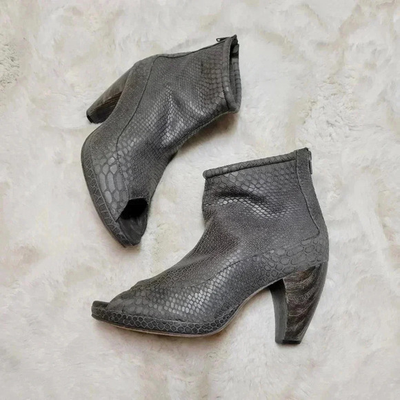 Colleen Cordero Open Toe Heeled Boots Grey Snakeskin Wood Heel Size 8 USA Made - Picture 2 of 9